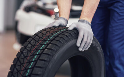 Poradnik iParts.pl. Zimówki w tym roku wymieniamy na opony letnie czy wielosezonowe? Sprawdź, które opony samochodowe sprawdzą się lepiej w sezonie wiosna-lato 2025