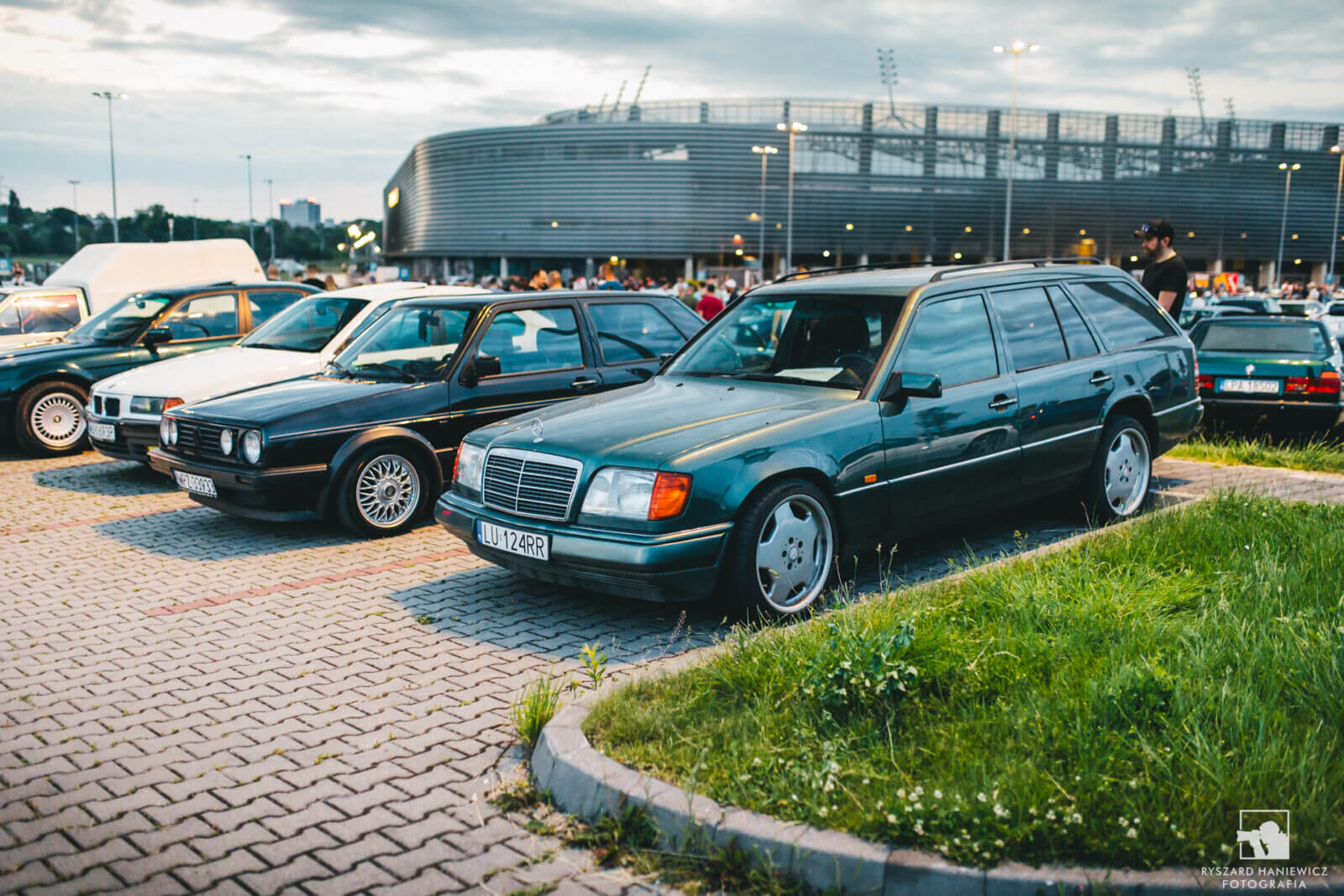 Mercedes-Benz E200 S124